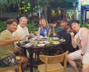 홀리데이서프인 다낭 다낭서핑 4 - 다낭서핑 - 홀리데이서프 인 다낭, Holiday Surf | Da Nang Surfing School 미케비치 서핑 스쿨, 서핑보드 렌탈, 서핑 강습,Family-friendly surfing lessons at My Khe Beach, Da Nang, Vietnam