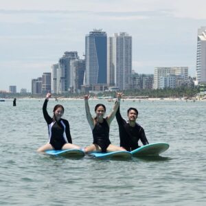 홀리데이서프인 다낭 다낭서핑 6 - 다낭서핑 - 홀리데이서프 인 다낭, Holiday Surf | Da Nang Surfing School 미케비치 서핑 스쿨, 서핑보드 렌탈, 서핑 강습,Family-friendly surfing lessons at My Khe Beach, Da Nang, Vietnam